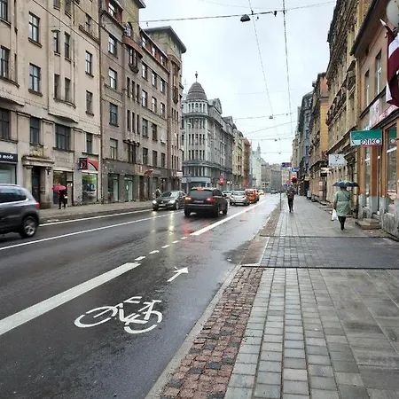 Tiny Non-smoking Caka & Free Parking Apartment Riga