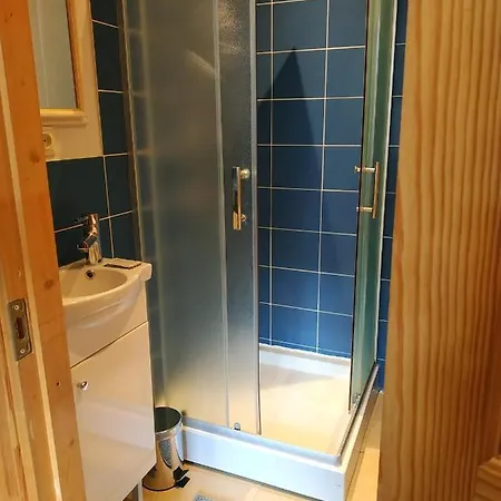Tiny Non-smoking Caka & Free Parking Apartman Riga
