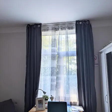 Tiny Non-smoking Caka & Free Parking Apartament *