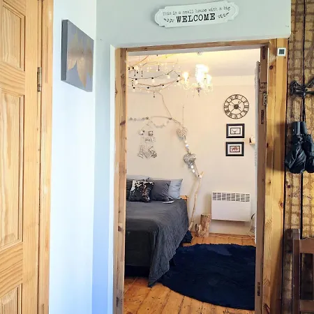 Tiny Non-smoking Caka & Free Parking Appartement