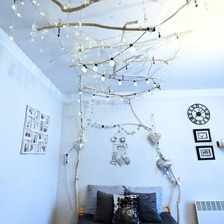 Tiny Non-smoking Caka & Free Parking Apartament *