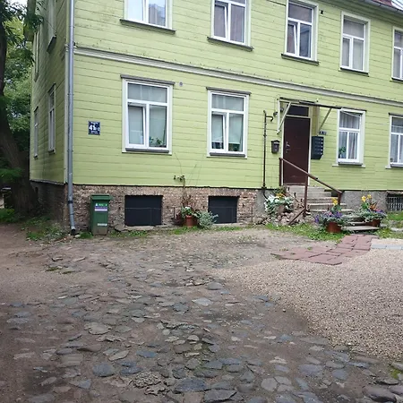 Tiny Non-smoking Caka & Free Parking