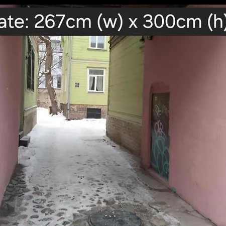 Tiny Non-smoking Caka & Free Parking Apartment *