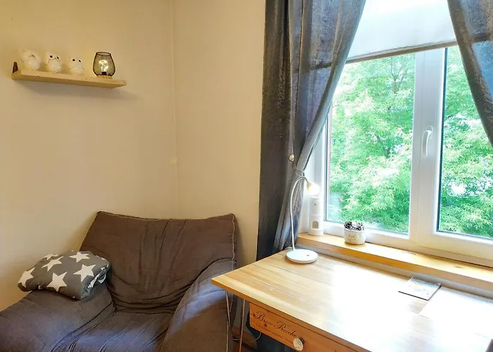 Tiny Non-smoking Caka & Free Parking *