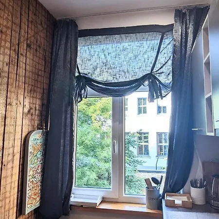 Tiny Non-smoking Caka & Free Parking *